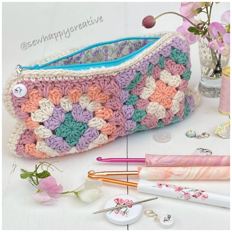 Granny Square Crochet Pattern: Zipper Pouch Tutorial