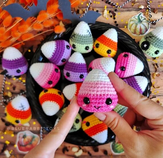 Multi-Lingual Mini Candy Corn Crochet Pattern