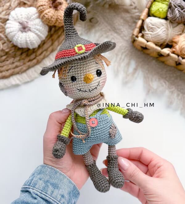 Scarecrow Amigurumi Crochet Pattern: DIY Halloween Toy