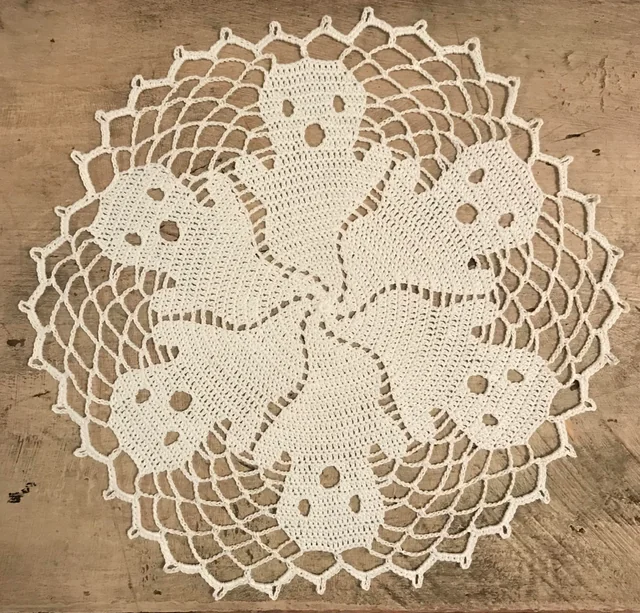 Boo Halloween Ghosts Doily Pattern