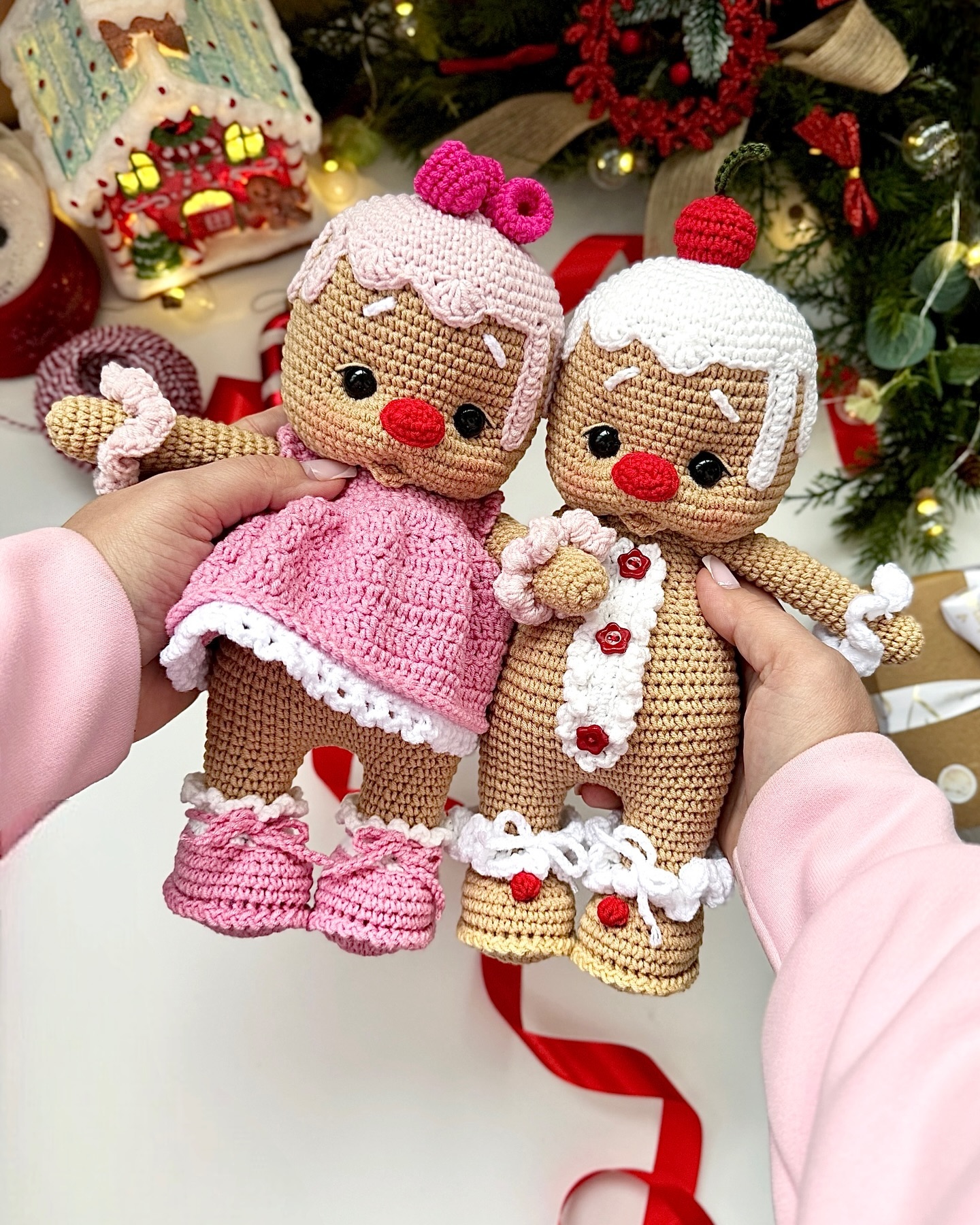 Crochet Christmas Gingerbread Couple with Clothes pattern crochet
