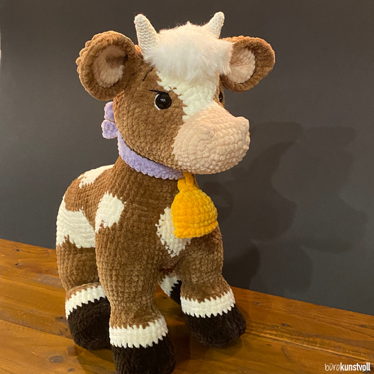 Crochet pattern Emmi the cow