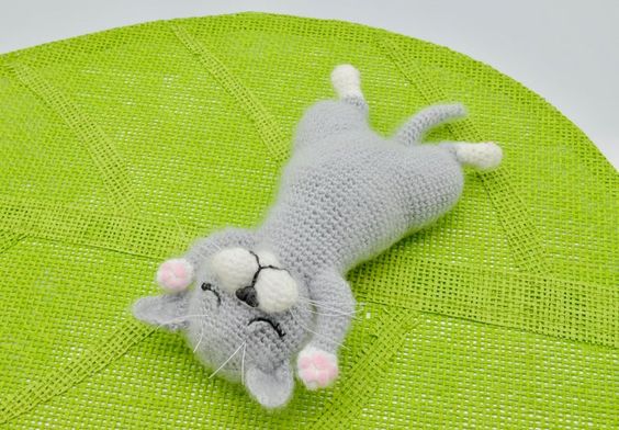 Crochet Sleeping Cat Pattern