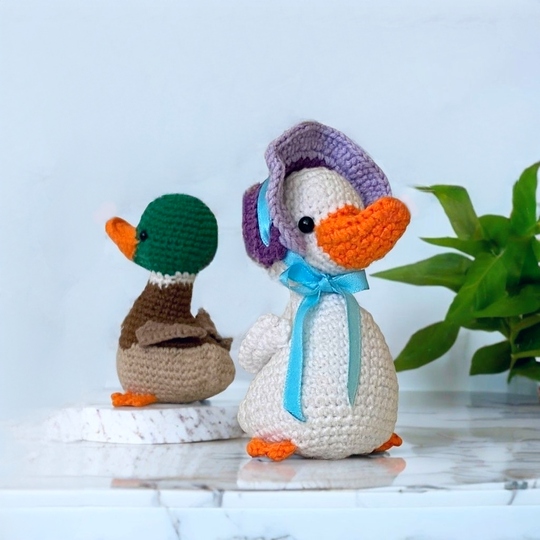 Ducklings. Duck with bonnet and mallard duck. Crochet pattern
