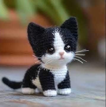 Free amigurumi little cat pattern
