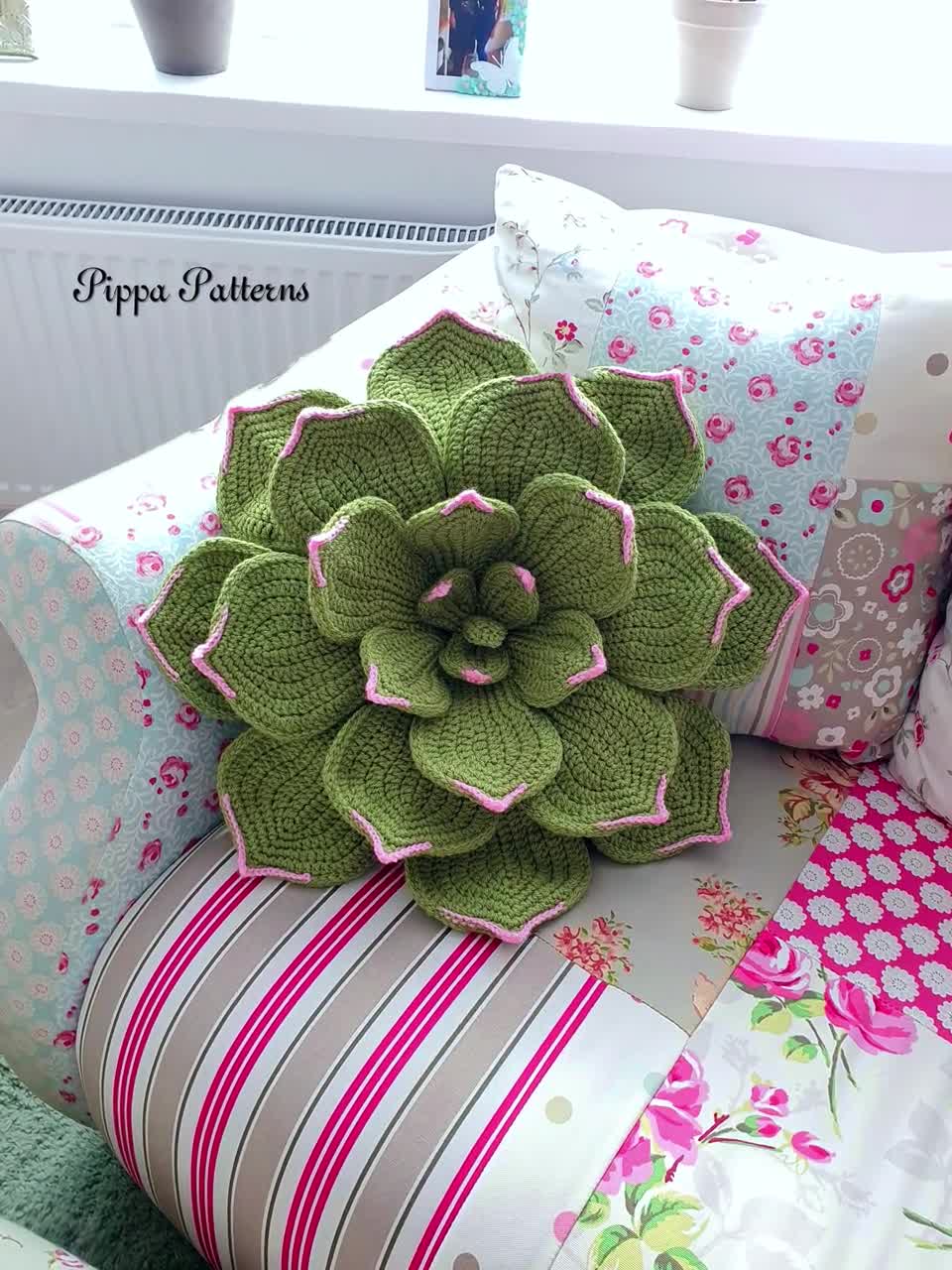 Hen & Chicks Crochet Cushion Pattern: Succulent Pillow Photo Tutorial