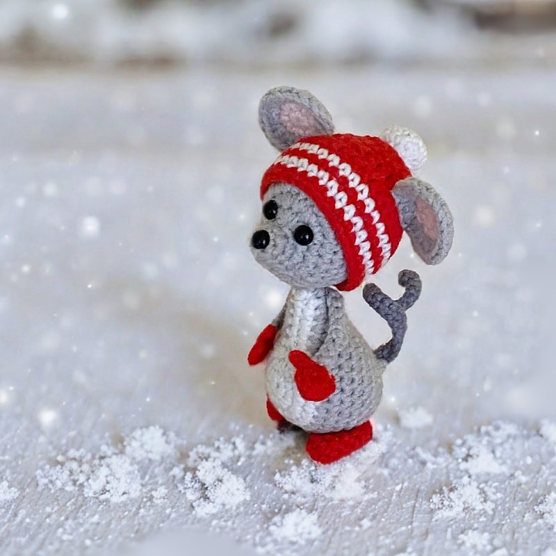 Mousе with winter hat. Crochet pattern