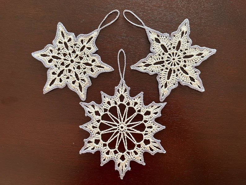 Pattern 3 Snowflakes Contrast Border