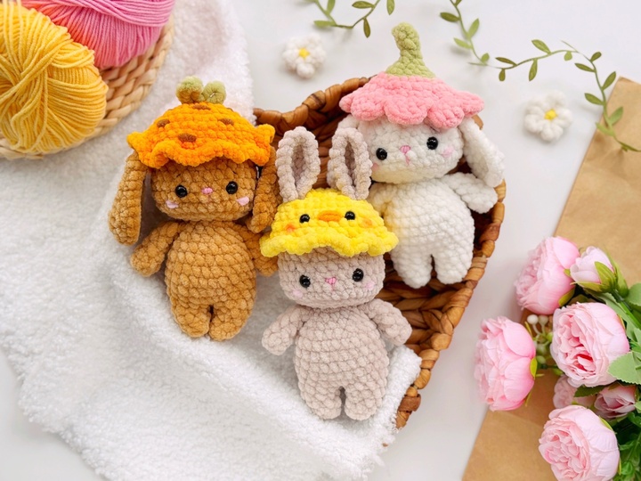 Bunnies in Easter hats amigurumi crochet pattern