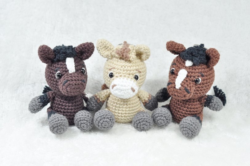 Crochet pattern for a horse keychain