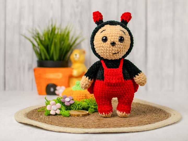 Crochet pattern ladybug