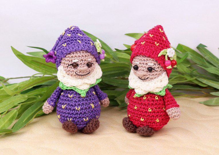 Decoration pendant gnome Berries