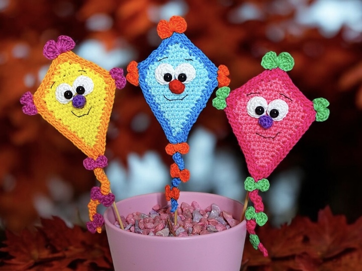 Funny autumn Kite Crochet Pattern