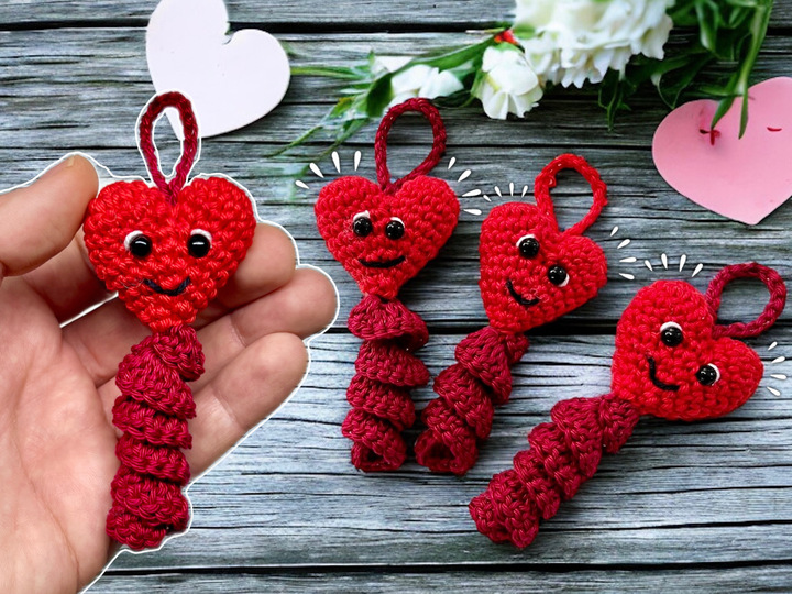 Heartworm lucky charm Crochet Pattern