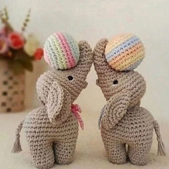 Amigurumi Elephant with a Ball Crochet Instructions
