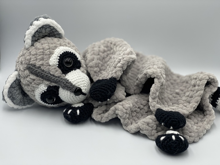 Crochet pattern Comforter Lovey Racoon Toni