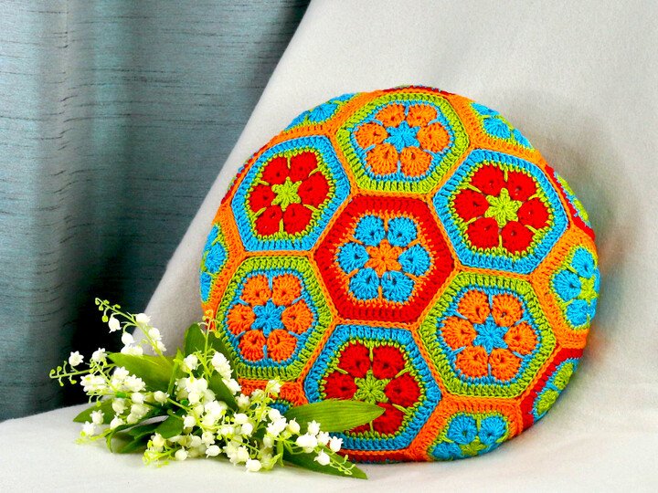 Multicolor round pillow with African Flowers size S