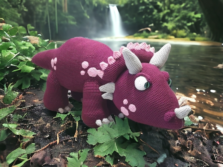 Tara the triceratops XXL