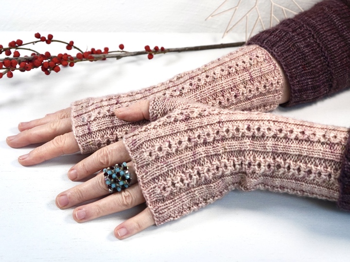 Acorn Mitts knitting pattern 3 sizes