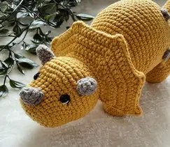 Chrochet pattern Dinosaur Triceratops Barry