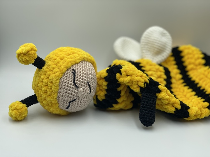 Crochet Pattern Comforter Bee Cuddly Bee