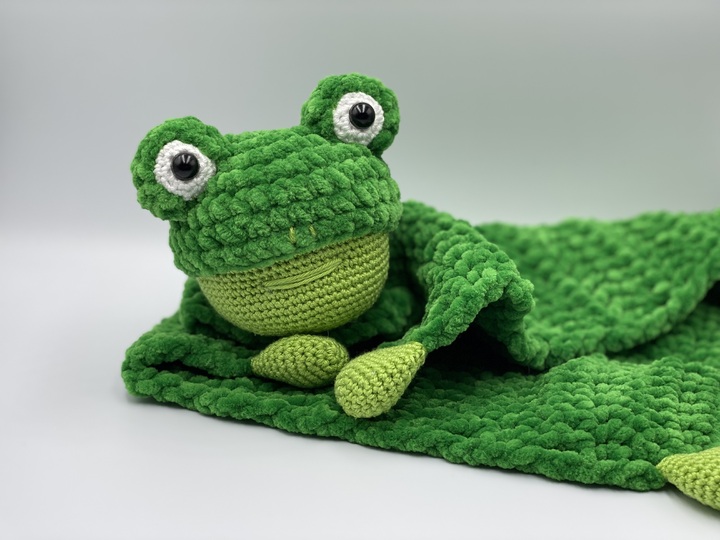 Crochet Pattern comforter frog cuddly frog