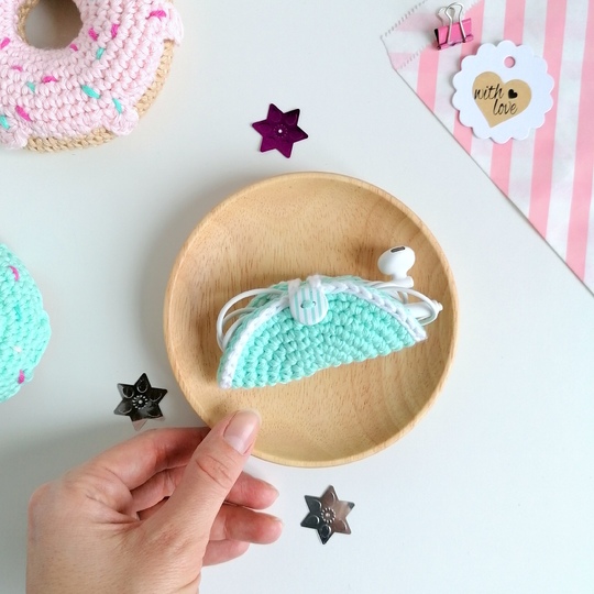 Pattern cable holder