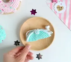 Pattern cable holder