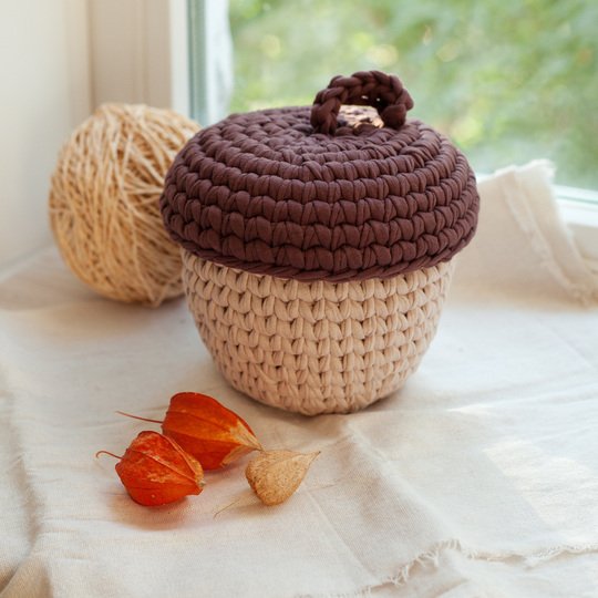 T-shirt Acorn Basket - Crochet Pattern