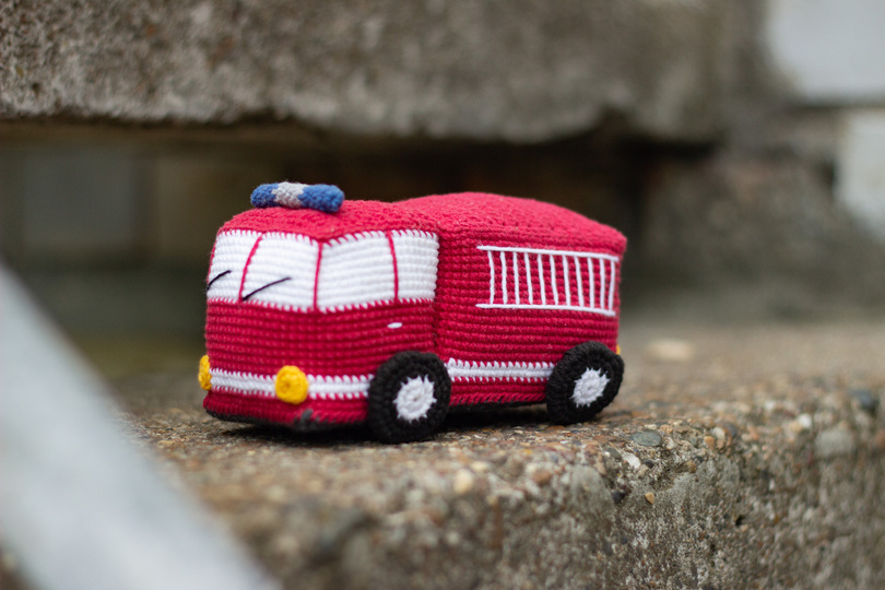 Amigurumi fire truck crochet pattern