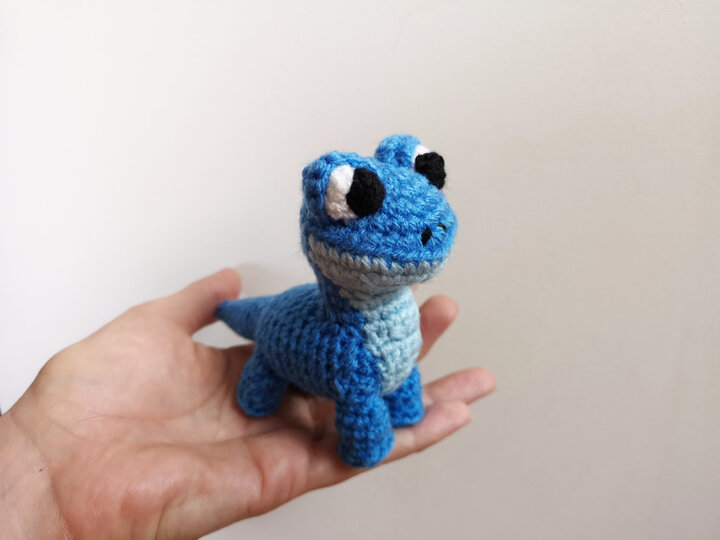Blue lizard crochet pattern