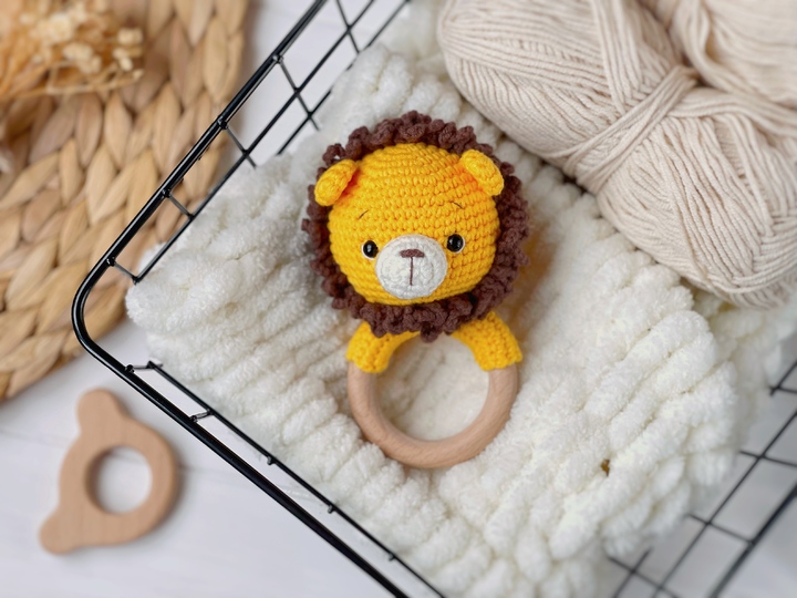 Crochet pattern Baby rattle Lion