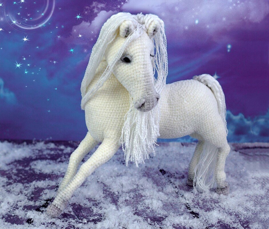 Crochet pattern The white Horse
