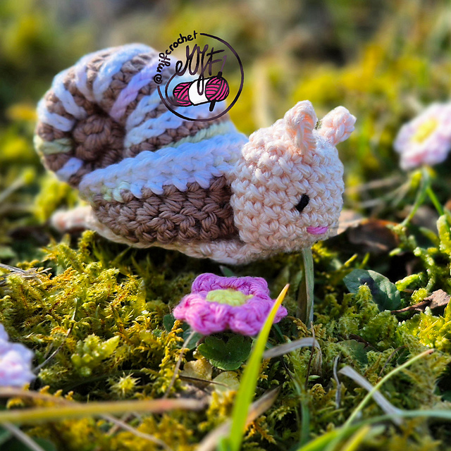 Little SNAIL goes back into his shell Crochet PATTERN