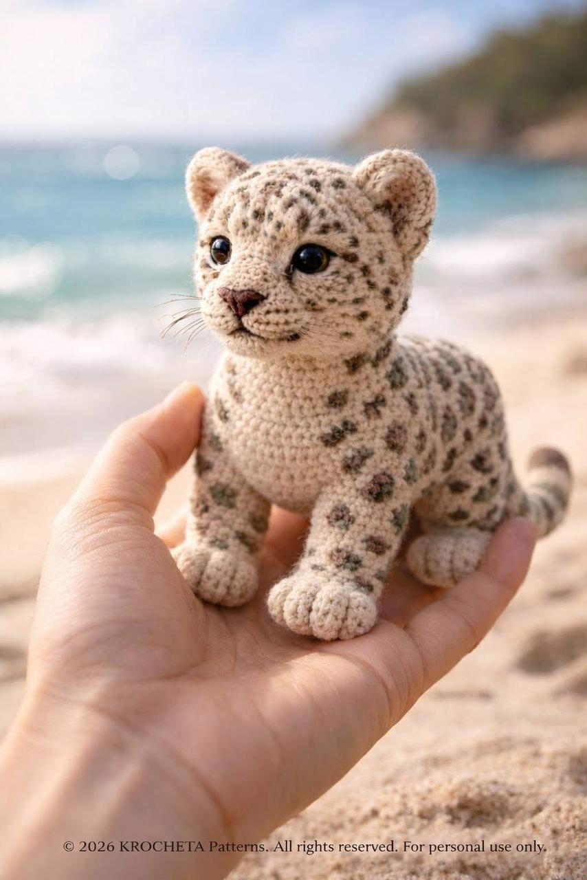 The Gilded Leopard A Masterclass in Luxury Amigurumi Realism