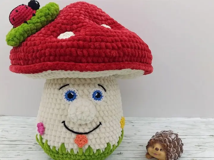 Fly Agaric Mushroom Amigurumi - crochet pattern