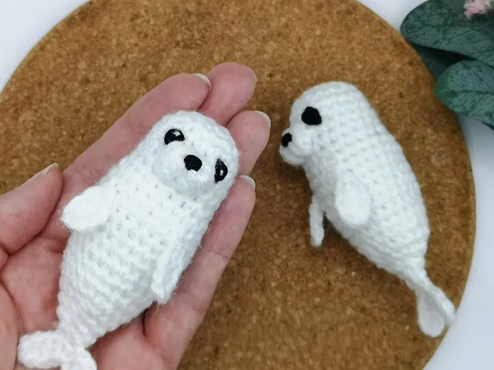 Baby Seal - no sew crochet pattern by NiggyArts
