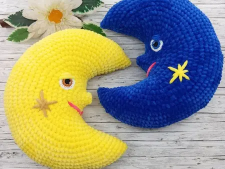 Moon amigurumi or neck pillow crochet pattern