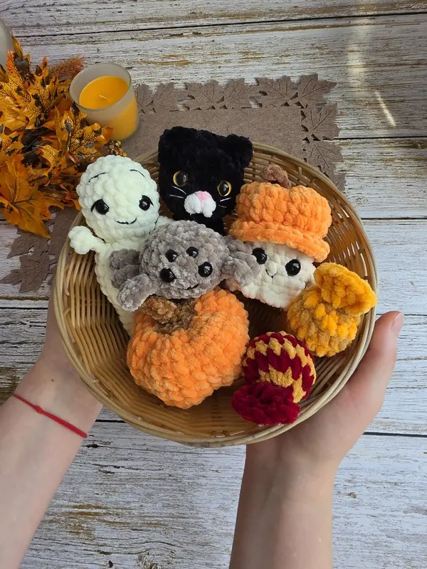 Halloween Crochet Pattern 5 in 1: Ghost, Pumpkin, Spider, Black Cat