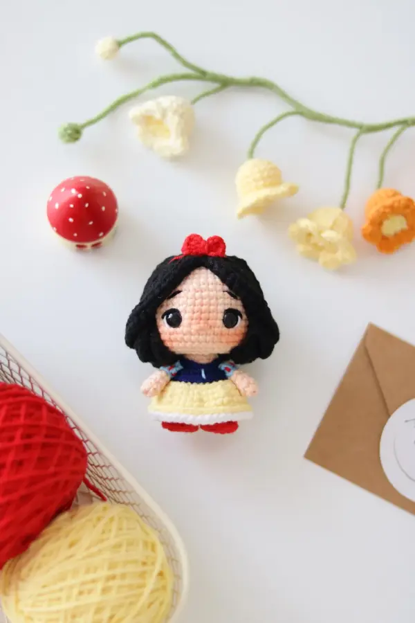 Mini Snowy Princess Amigurumi Crochet Pattern