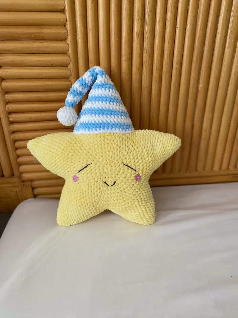 Crochet Star Pillow Pattern: Amigurumi plush toy