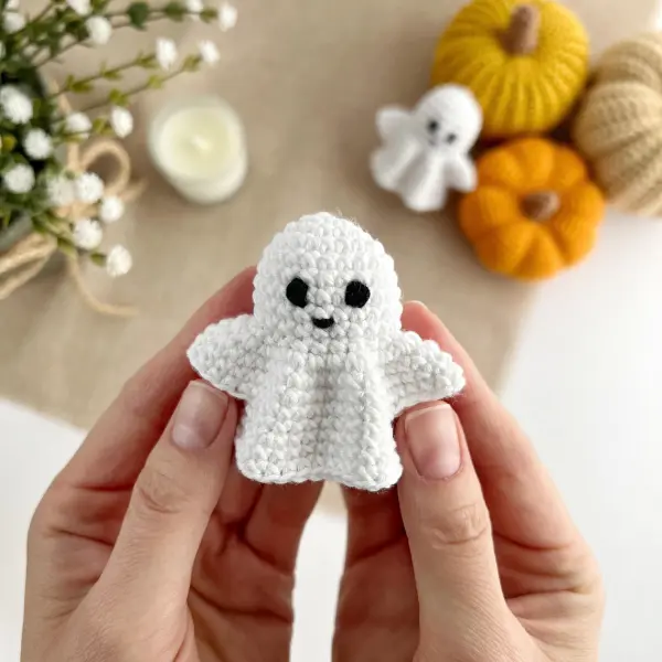 Halloween ghost no sew crochet pattern keychain charm