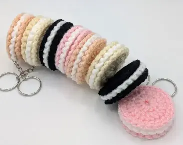 How to Crochet an Oreo Biscuit Keychain